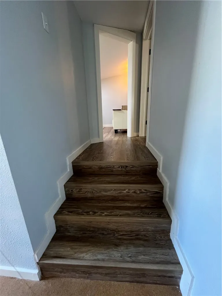 1102 Travis Cameron, TX 76520