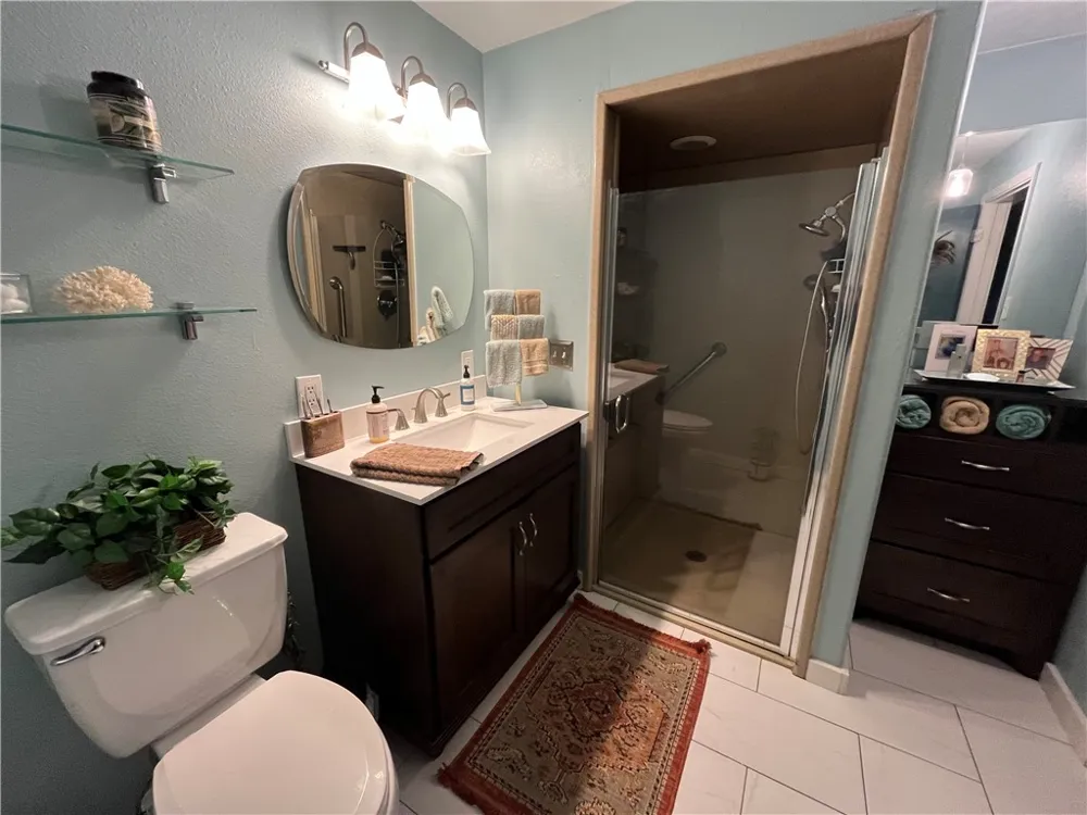 1102 Travis Cameron, TX 76520