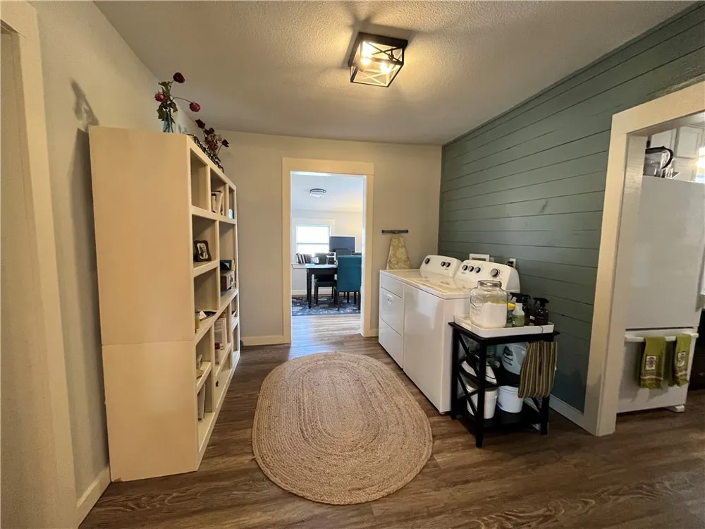 1102 Travis Cameron, TX 76520