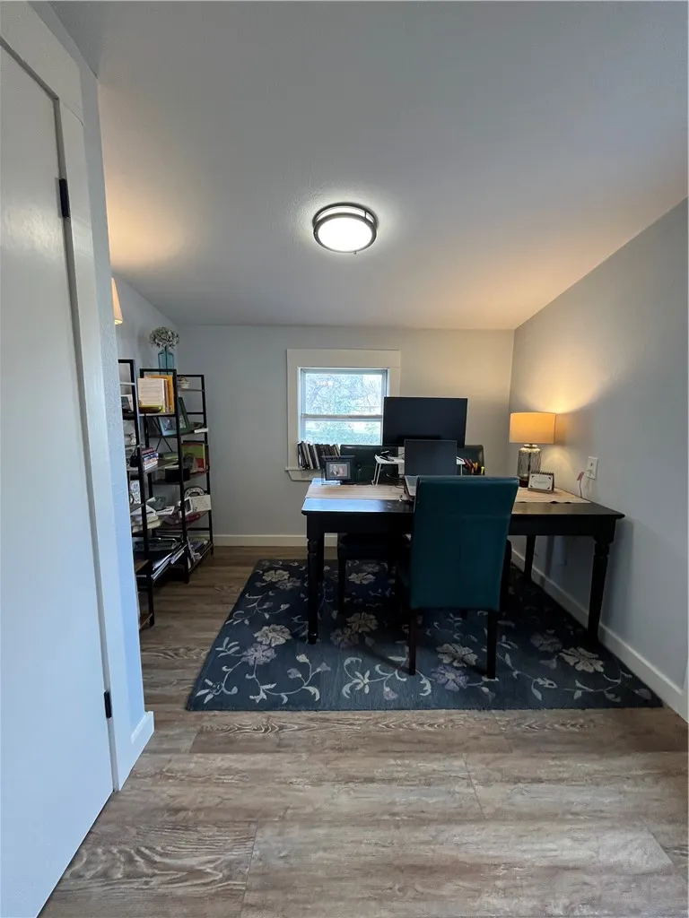 1102 Travis Cameron, TX 76520