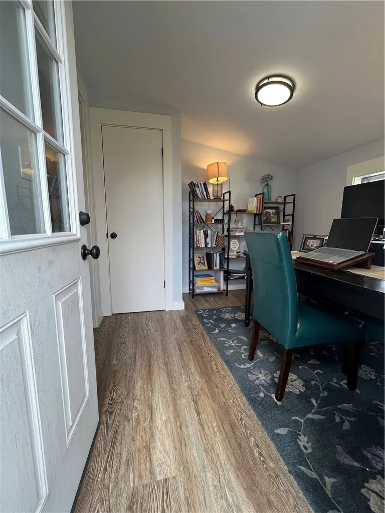 1102 Travis Cameron, TX 76520