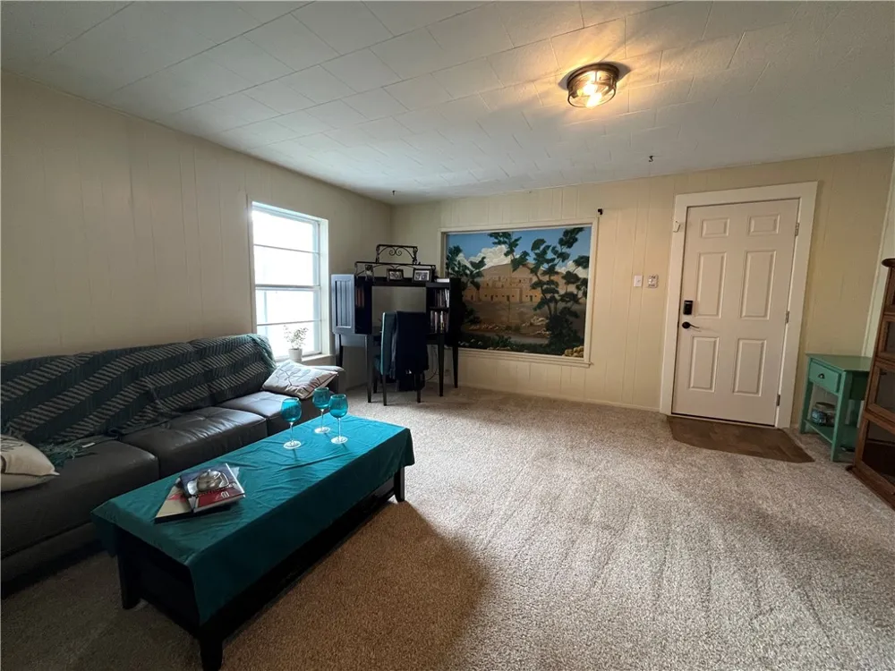 1102 Travis Cameron, TX 76520