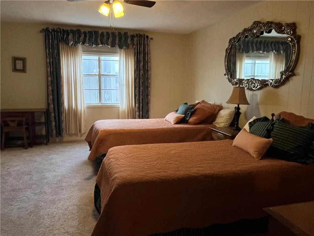 1102 Travis Cameron, TX 76520