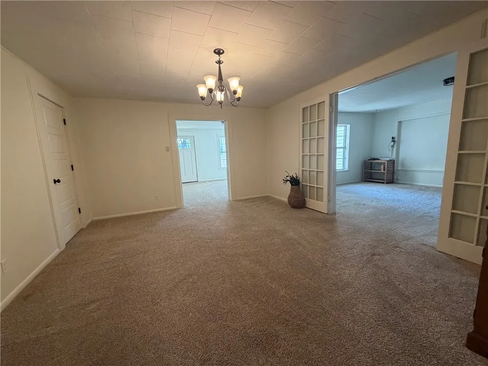 1102 Travis Cameron, TX 76520