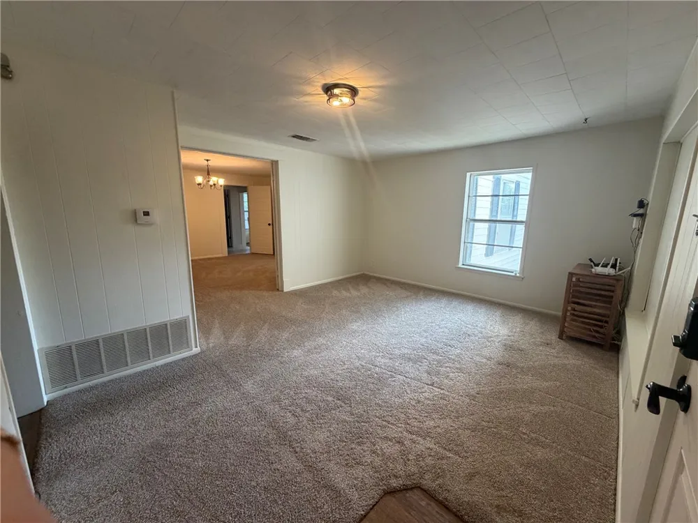 1102 Travis Cameron, TX 76520