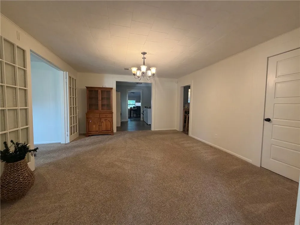 1102 Travis Cameron, TX 76520