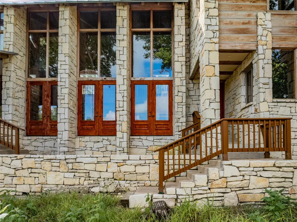 206 Rolling Hill Drive La Grange, TX 78945