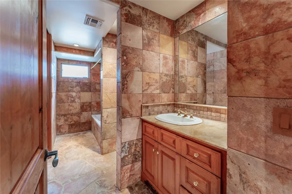 206 Rolling Hill Drive La Grange, TX 78945