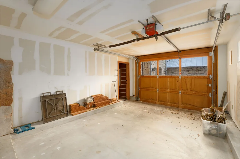 206 Rolling Hill Drive La Grange, TX 78945