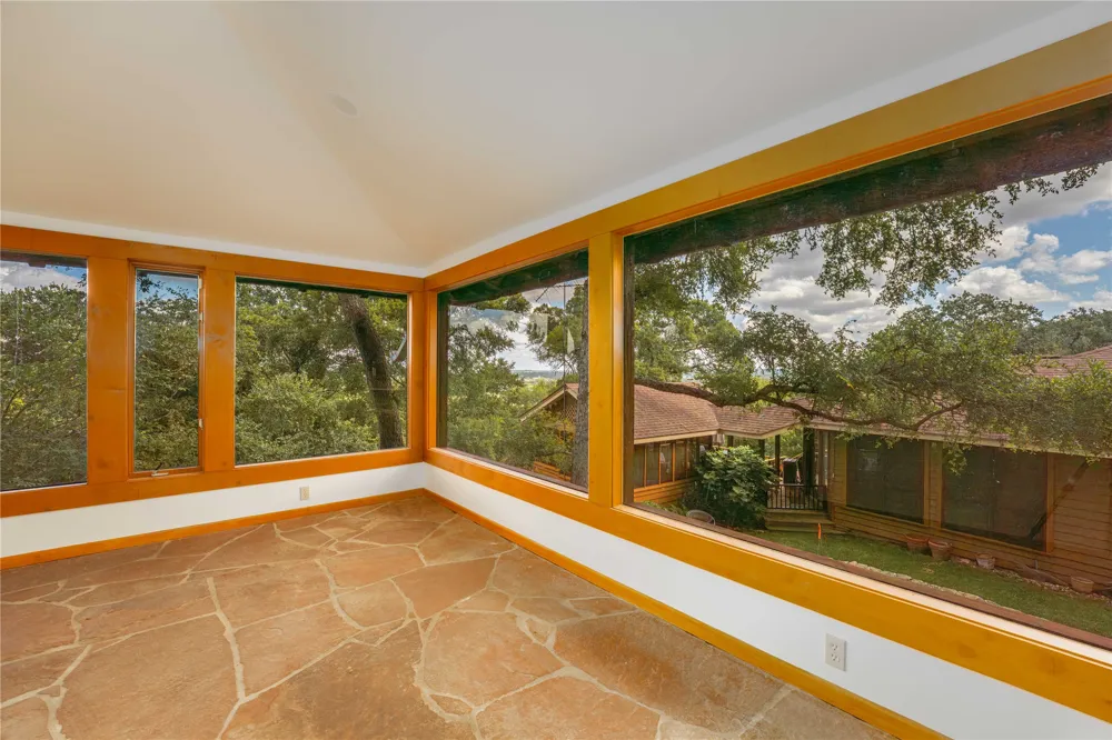 206 Rolling Hill Drive La Grange, TX 78945