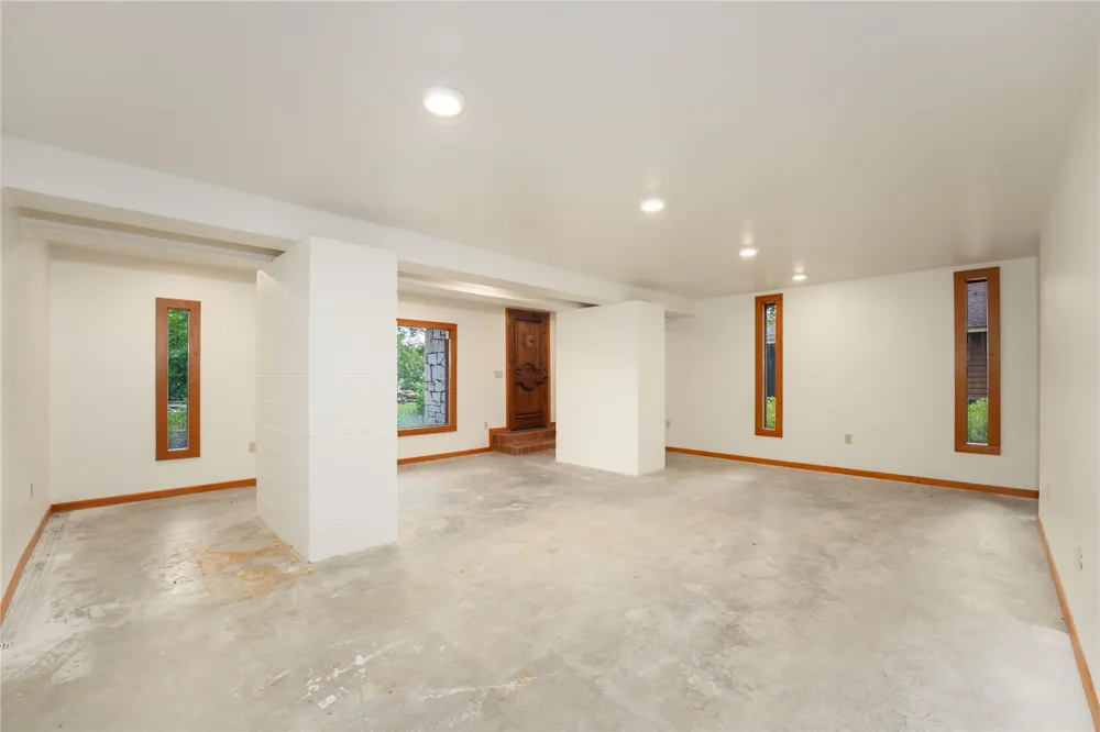 206 Rolling Hill Drive La Grange, TX 78945
