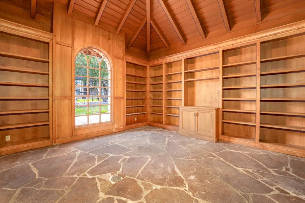206 Rolling Hill Drive La Grange, TX 78945