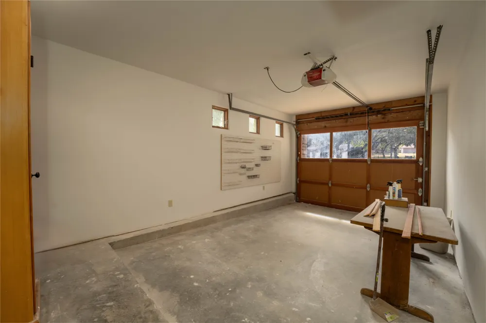 206 Rolling Hill Drive La Grange, TX 78945