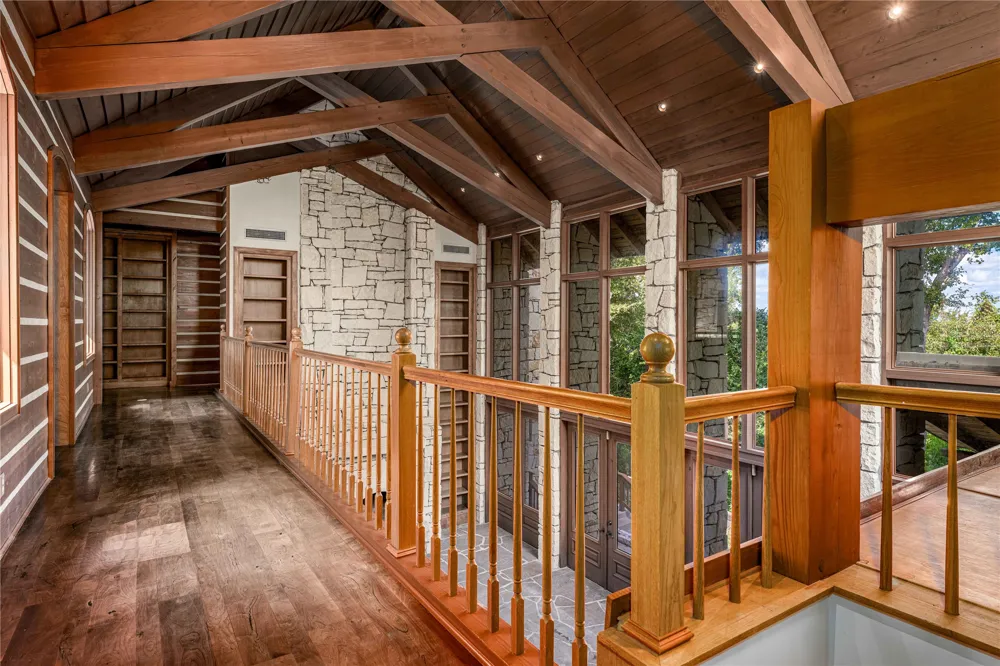 206 Rolling Hill Drive La Grange, TX 78945