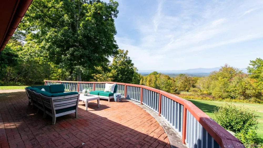 926 Turkey Hill Road Red Hook, NY 12571