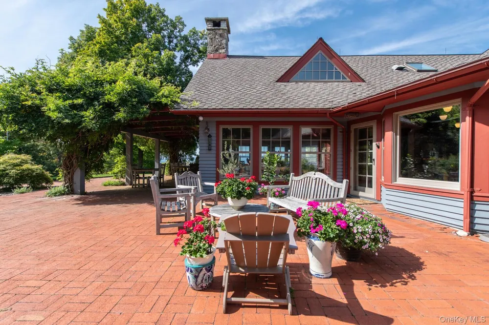 926 Turkey Hill Road Red Hook, NY 12571