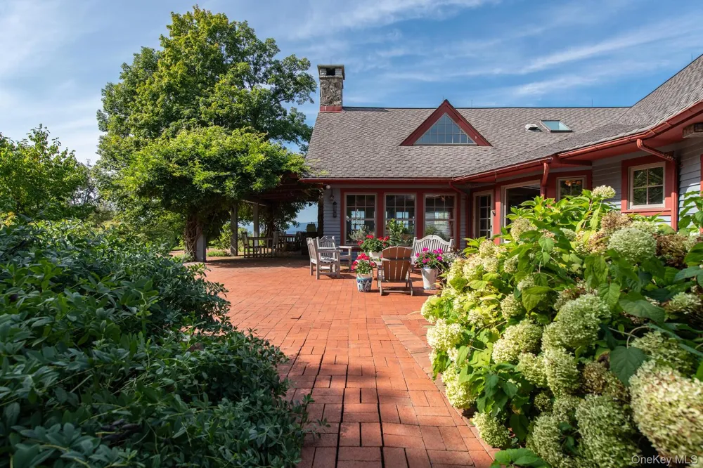926 Turkey Hill Road Red Hook, NY 12571