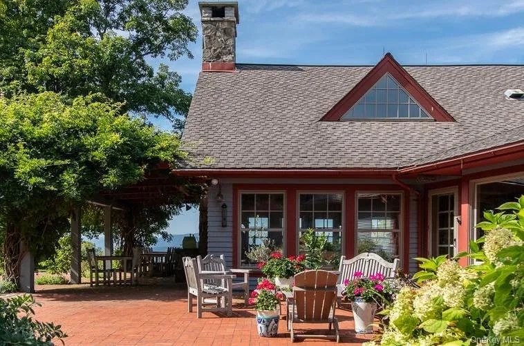 926 Turkey Hill Road Red Hook, NY 12571