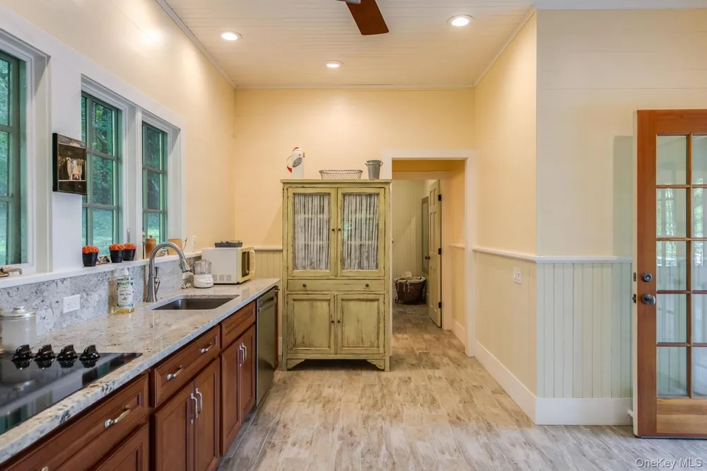 926 Turkey Hill Road Red Hook, NY 12571