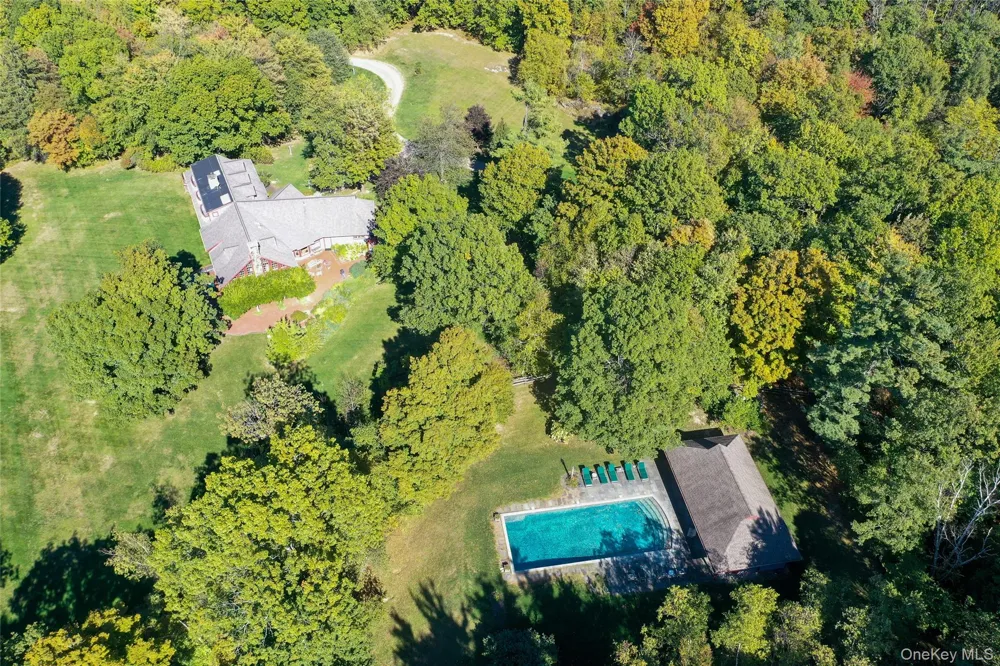 926 Turkey Hill Road Red Hook, NY 12571