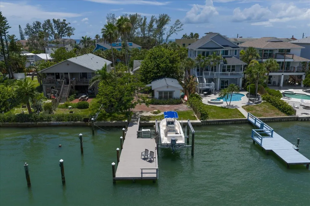 8405 BAYSHORE DRIVE Treasure Island, FL 33706