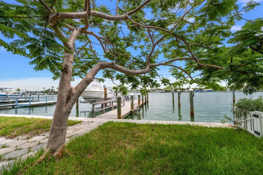 8405 BAYSHORE DRIVE Treasure Island, FL 33706