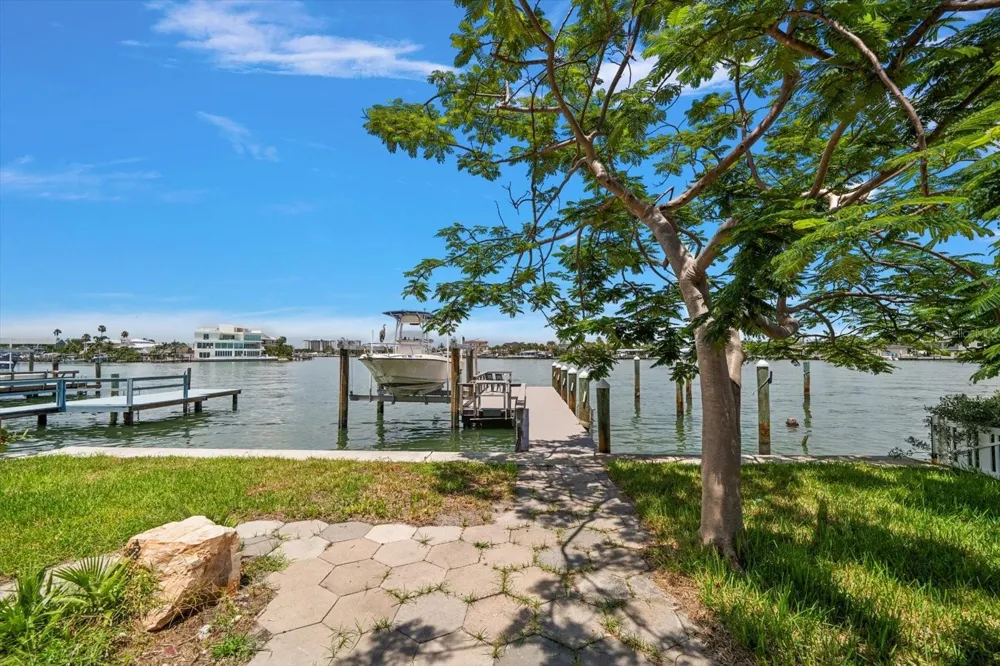 8405 BAYSHORE DRIVE Treasure Island, FL 33706