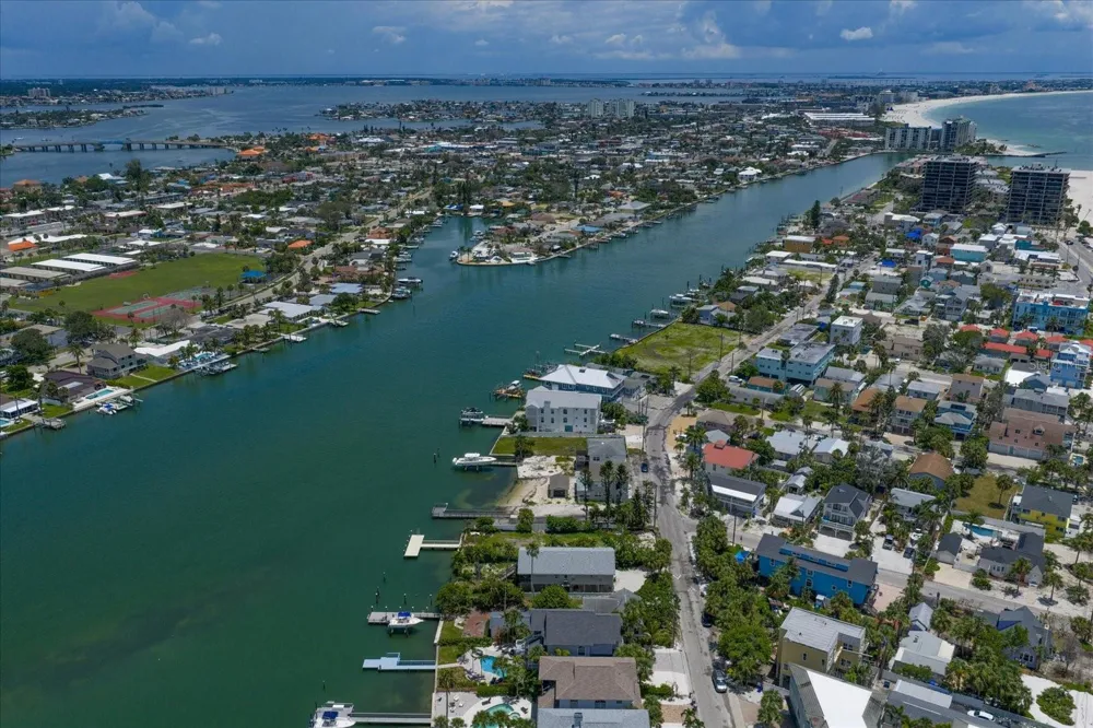 8405 BAYSHORE DRIVE Treasure Island, FL 33706