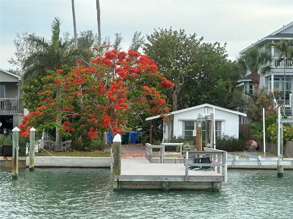 8405 BAYSHORE DRIVE Treasure Island, FL 33706