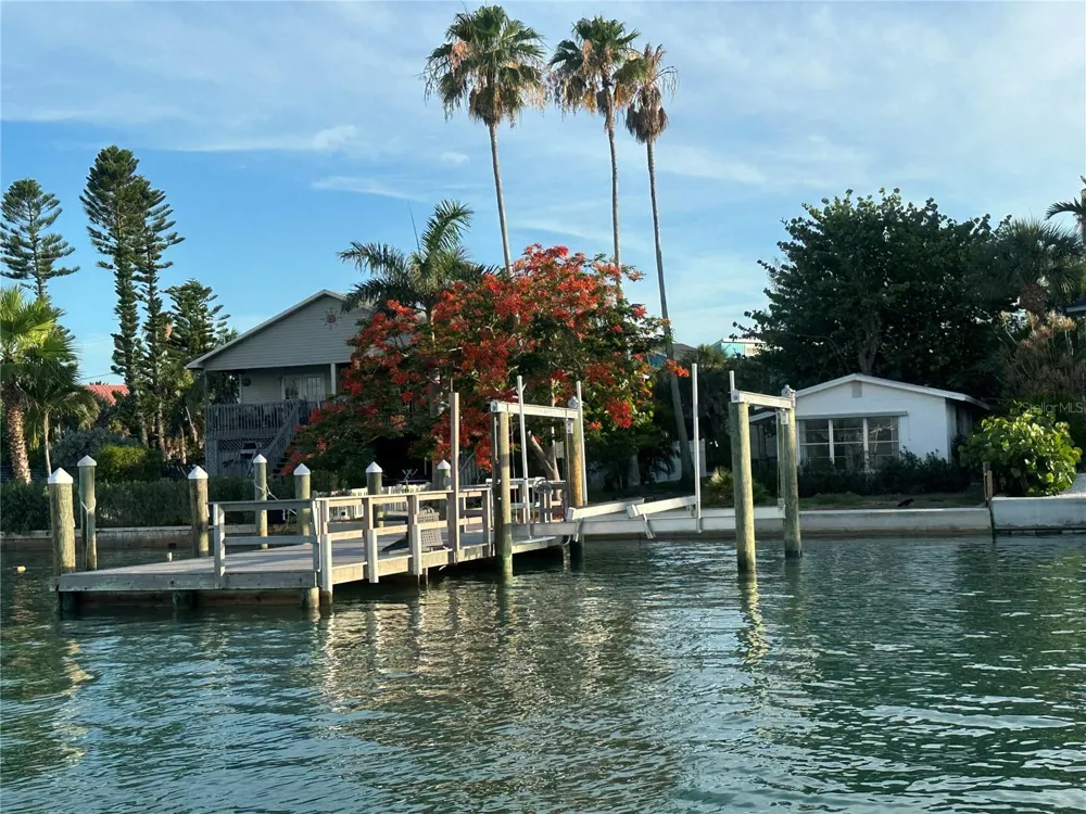 8405 BAYSHORE DRIVE Treasure Island, FL 33706