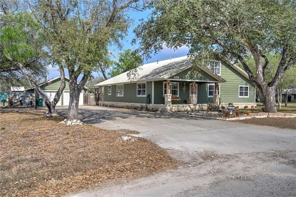 408 Grace Orange Grove, TX 78372