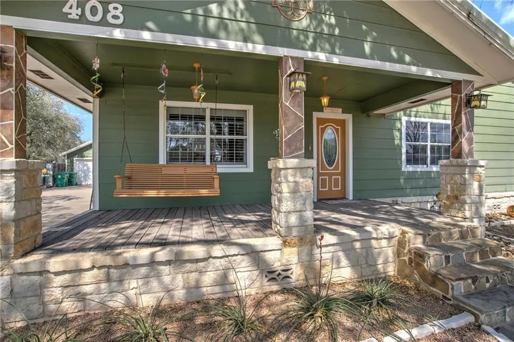 408 Grace Orange Grove, TX 78372