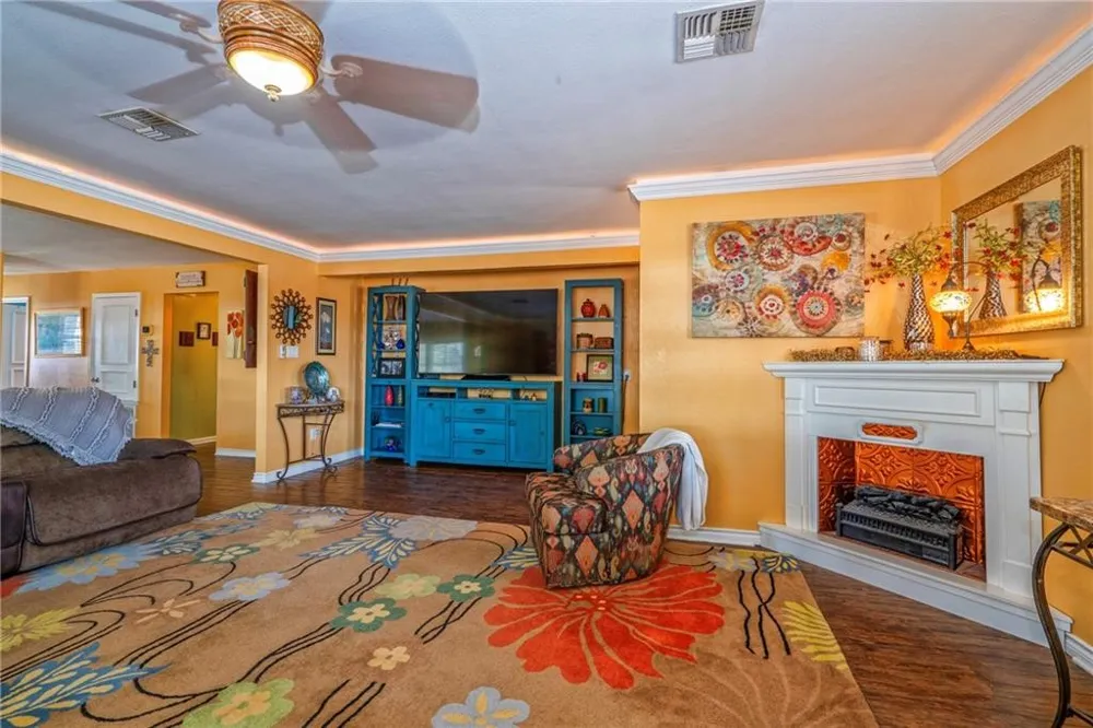 408 Grace Orange Grove, TX 78372
