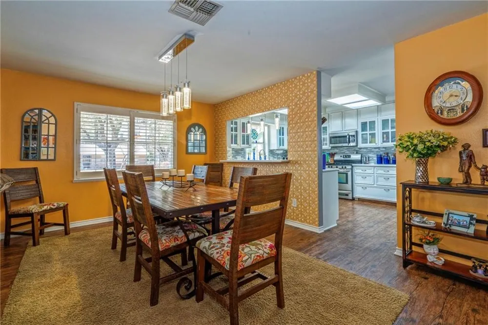 408 Grace Orange Grove, TX 78372