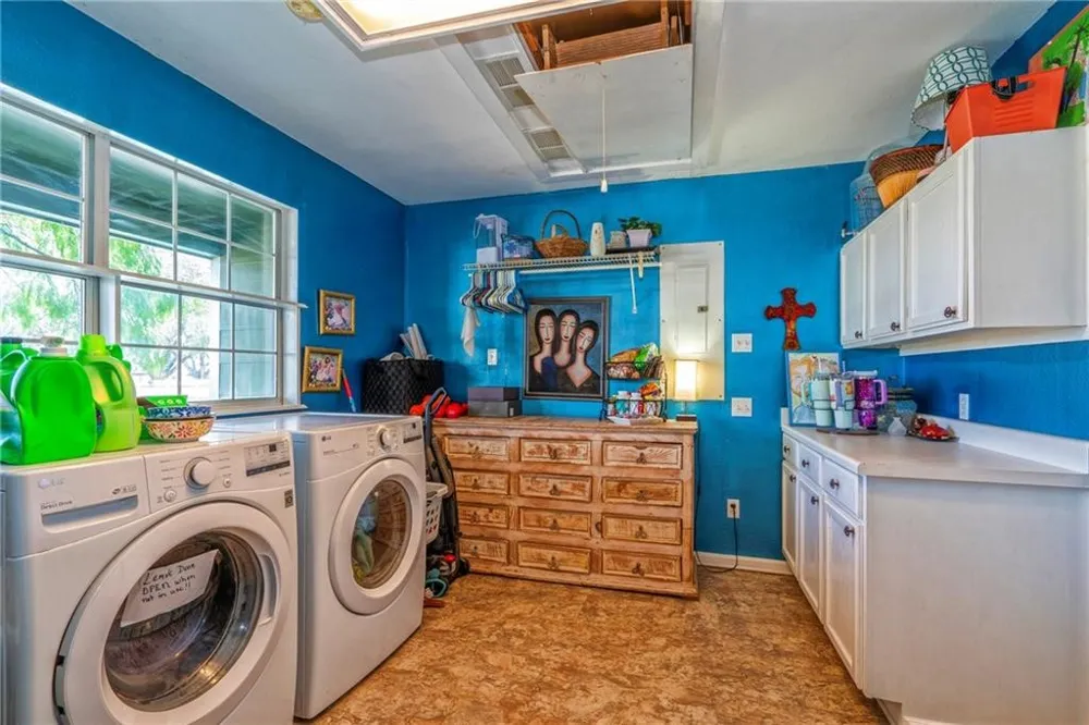 408 Grace Orange Grove, TX 78372