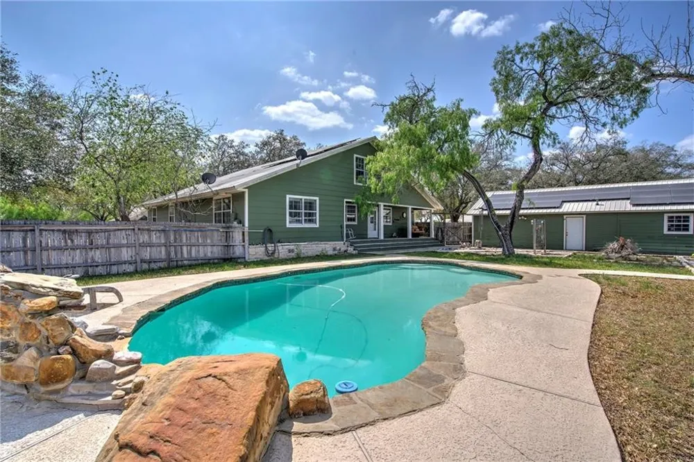 408 Grace Orange Grove, TX 78372