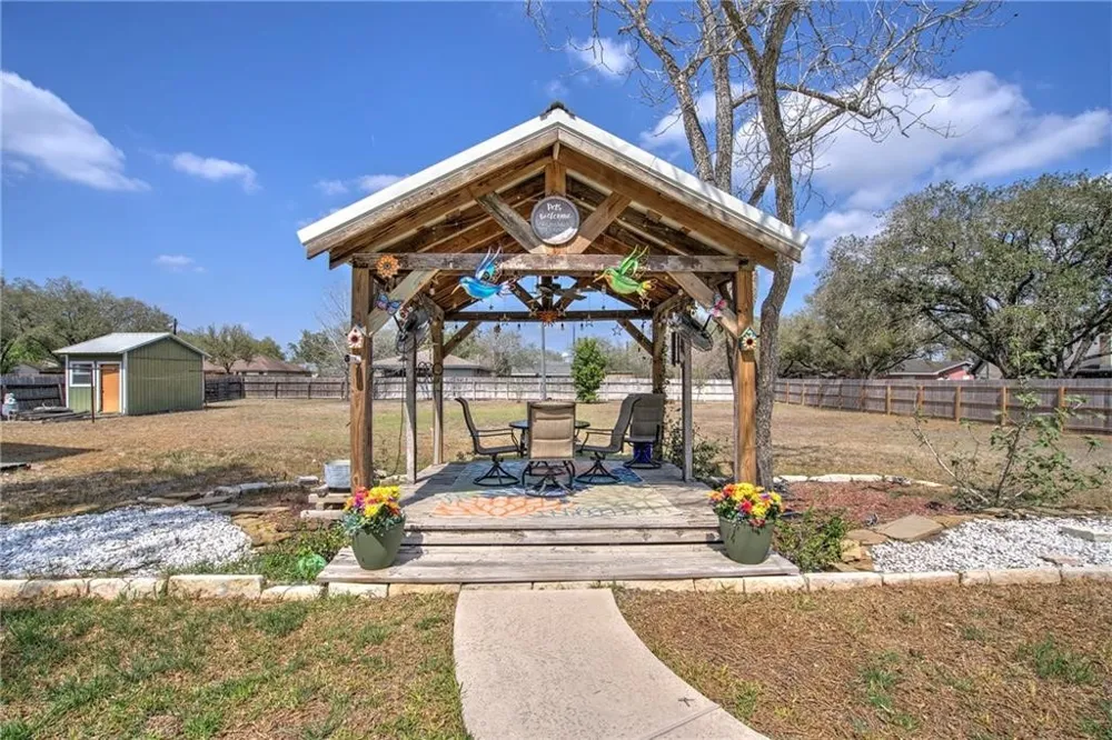 408 Grace Orange Grove, TX 78372