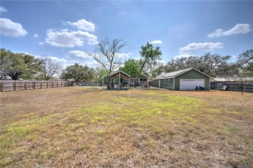408 Grace Orange Grove, TX 78372
