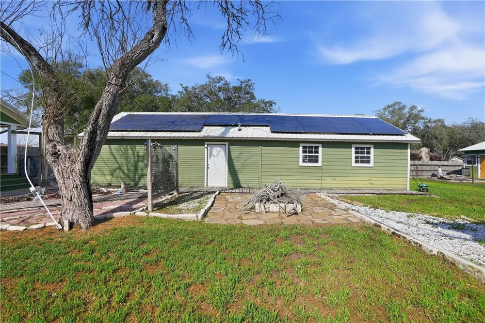408 Grace Orange Grove, TX 78372