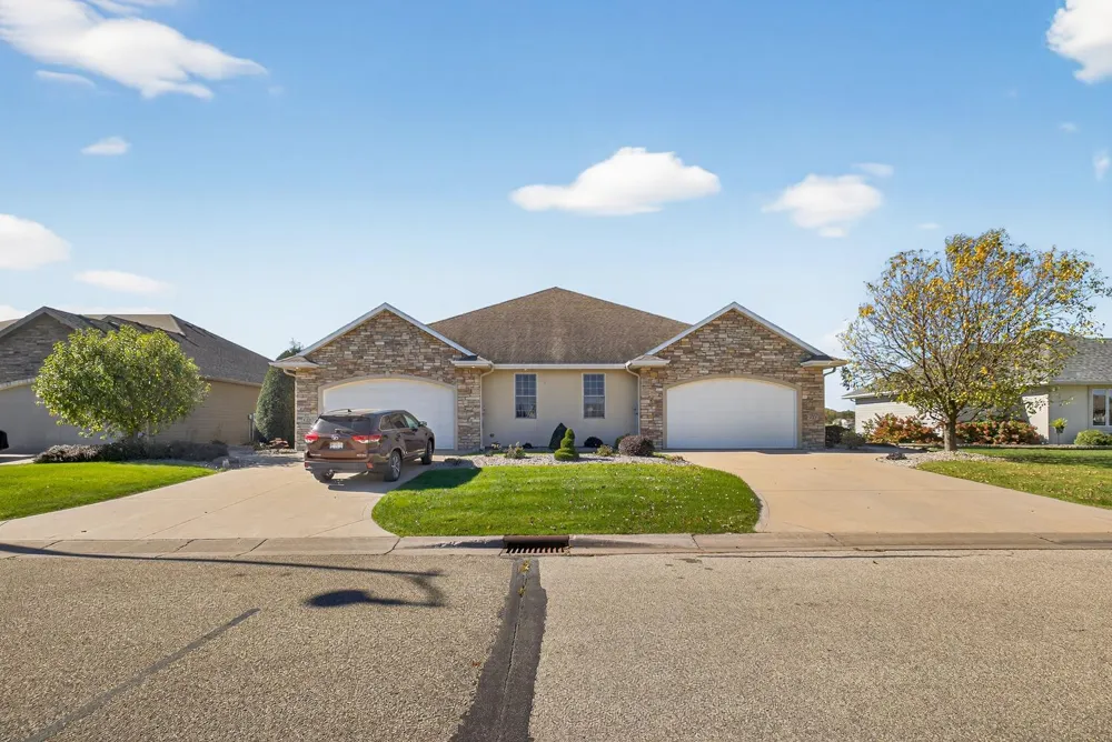 727 Hidden Meadow Lane Lake City, MN 55041