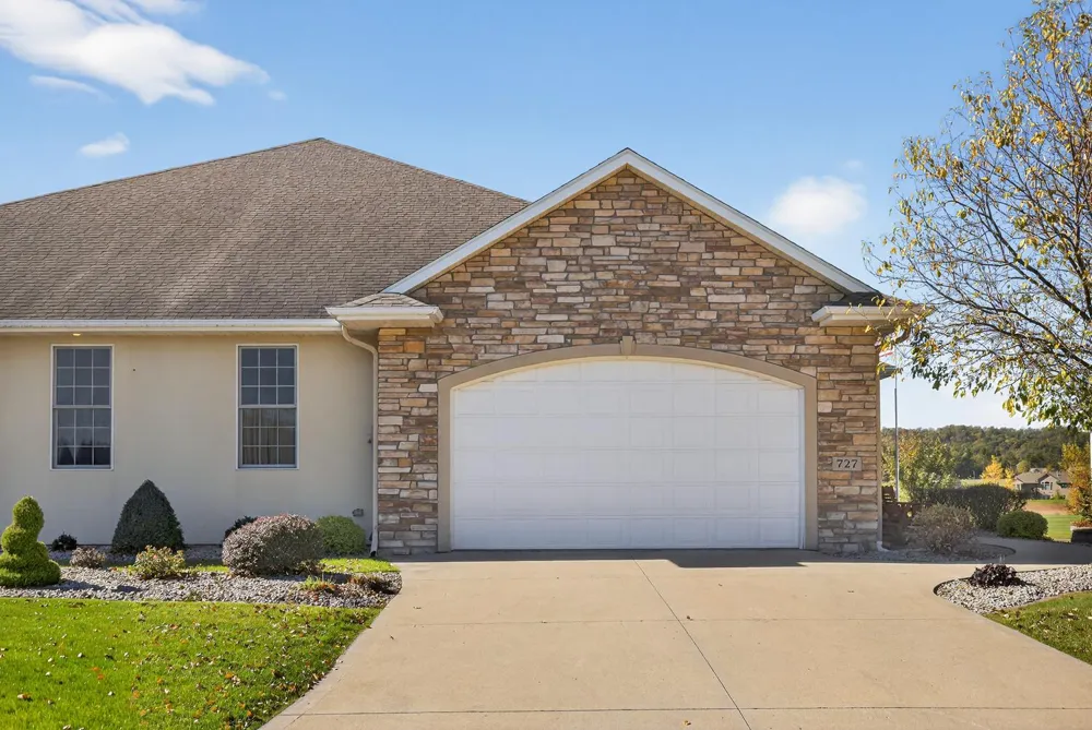 727 Hidden Meadow Lane Lake City, MN 55041