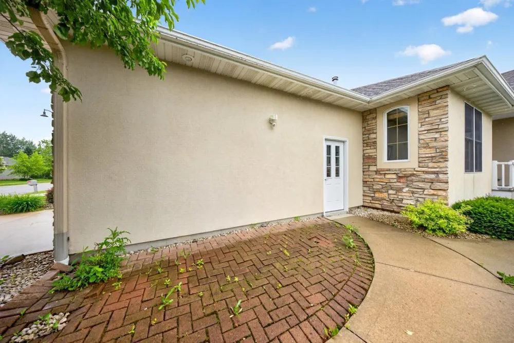 727 Hidden Meadow Lane Lake City, MN 55041