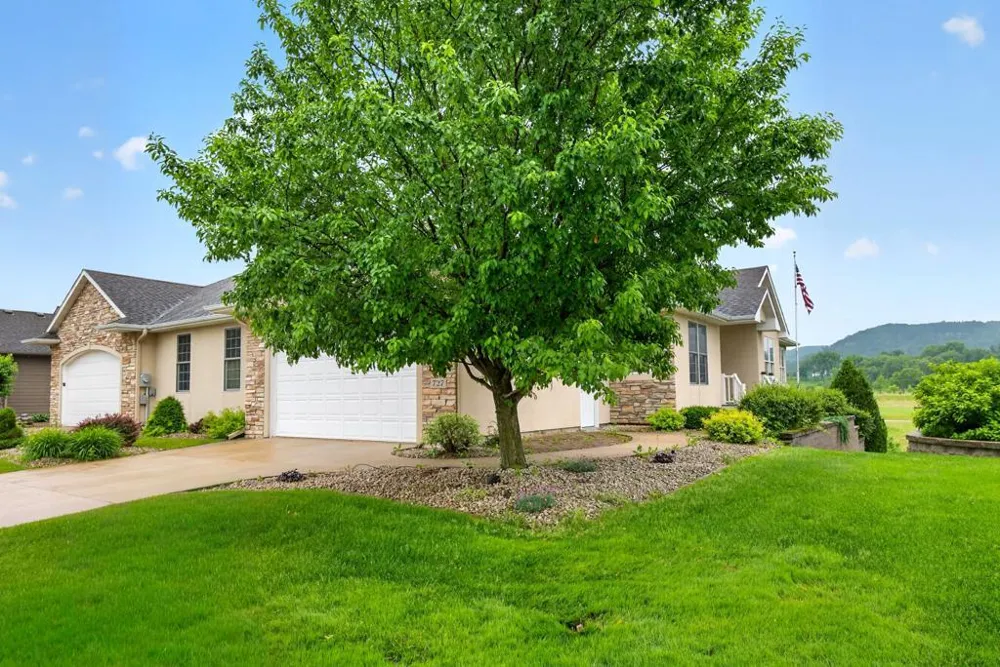 727 Hidden Meadow Lane Lake City, MN 55041
