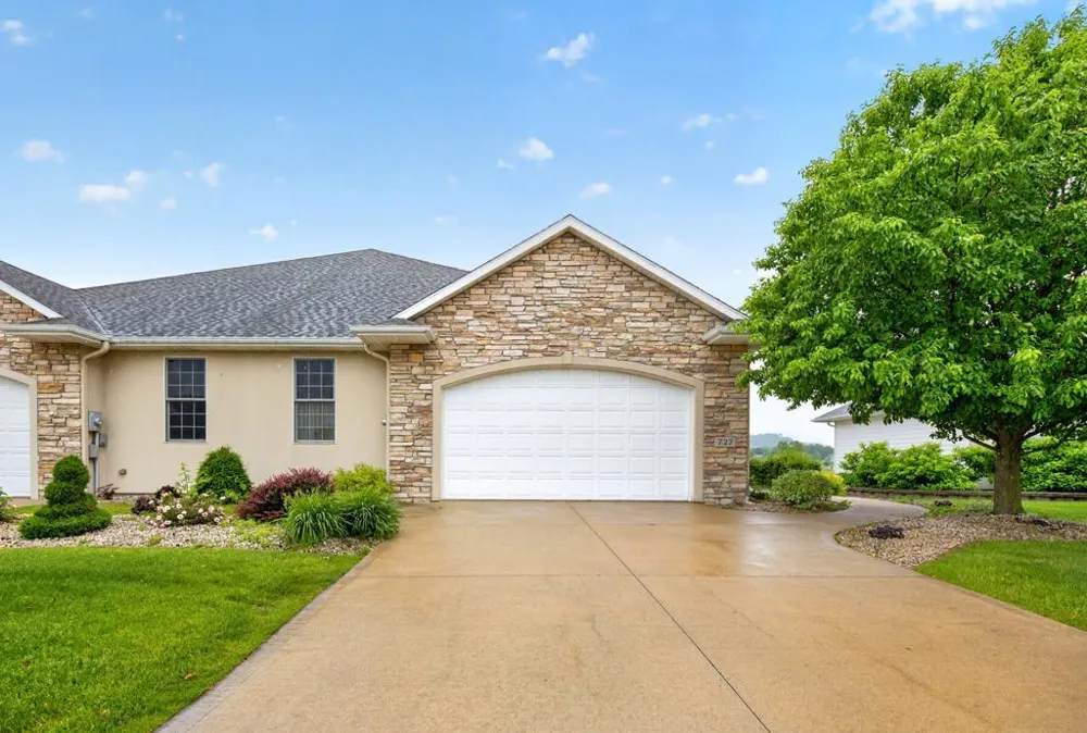 727 Hidden Meadow Lane Lake City, MN 55041