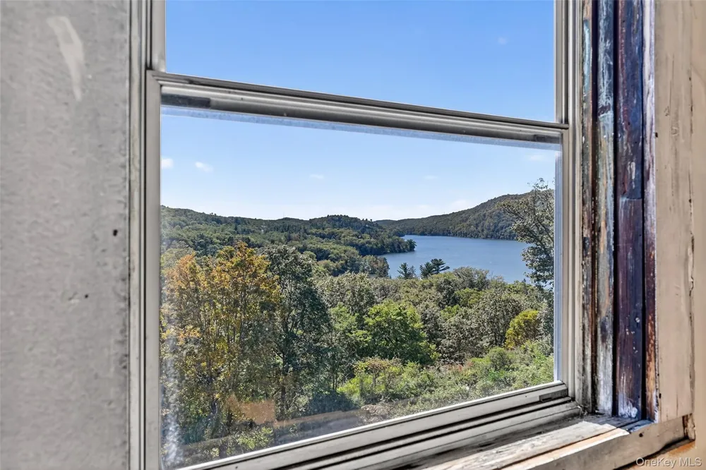 74 Tower Hill Loop E Tuxedo Park, NY 10987
