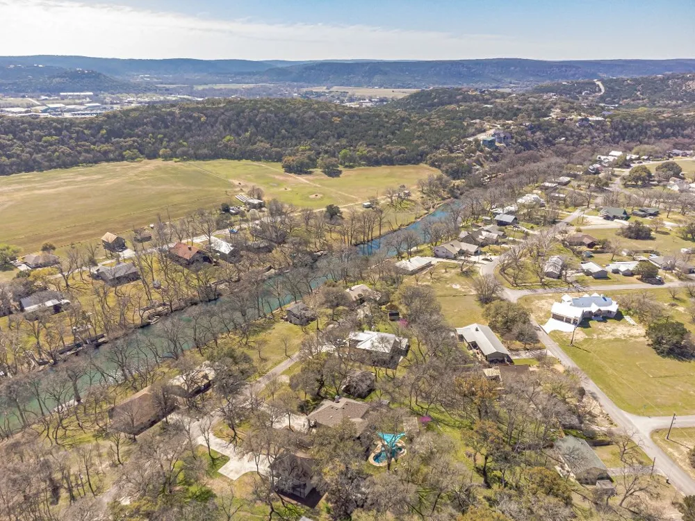 1009 Edgewater Falls Canyon Lake, TX 78133