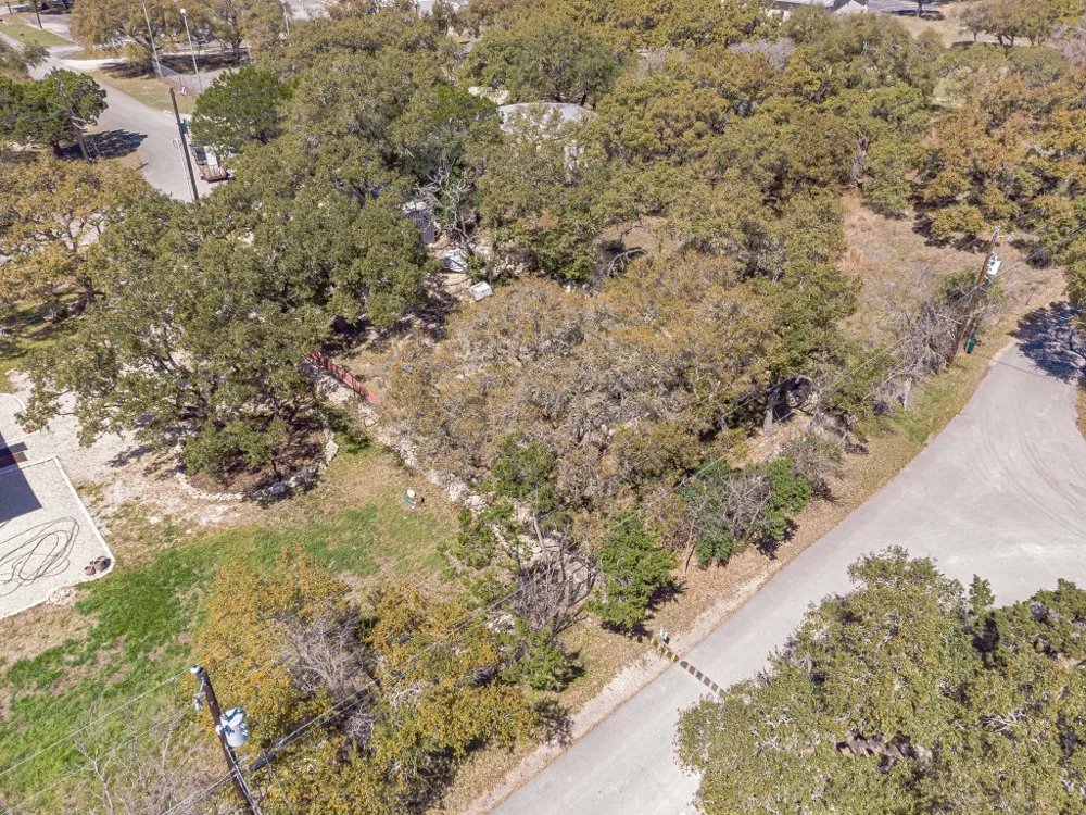 1009 Edgewater Falls Canyon Lake, TX 78133