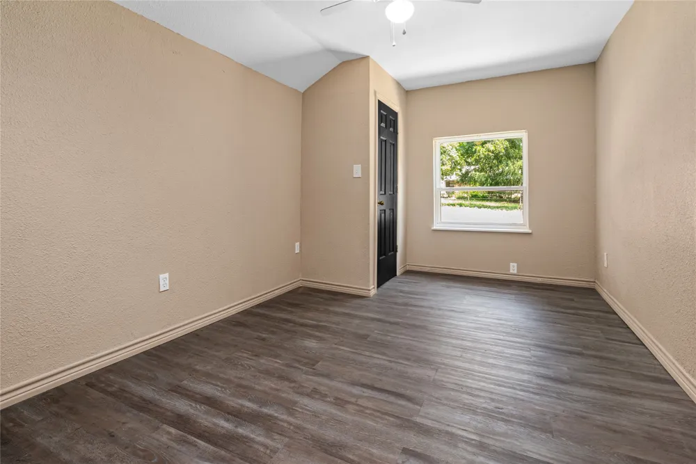 405 Walker Street Eustace, TX 75124