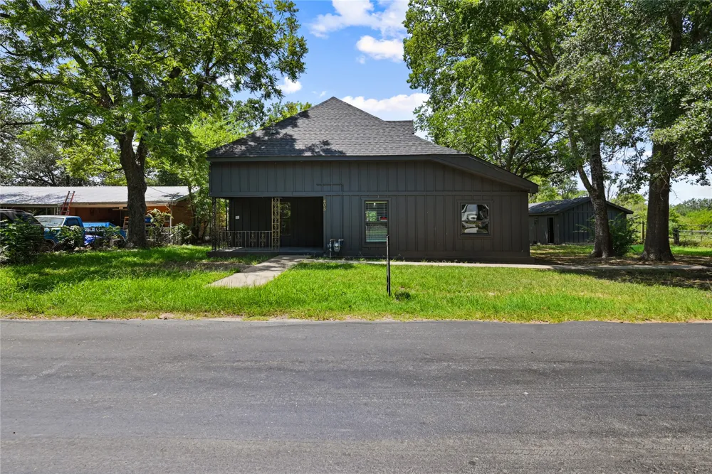405 Walker Street Eustace, TX 75124