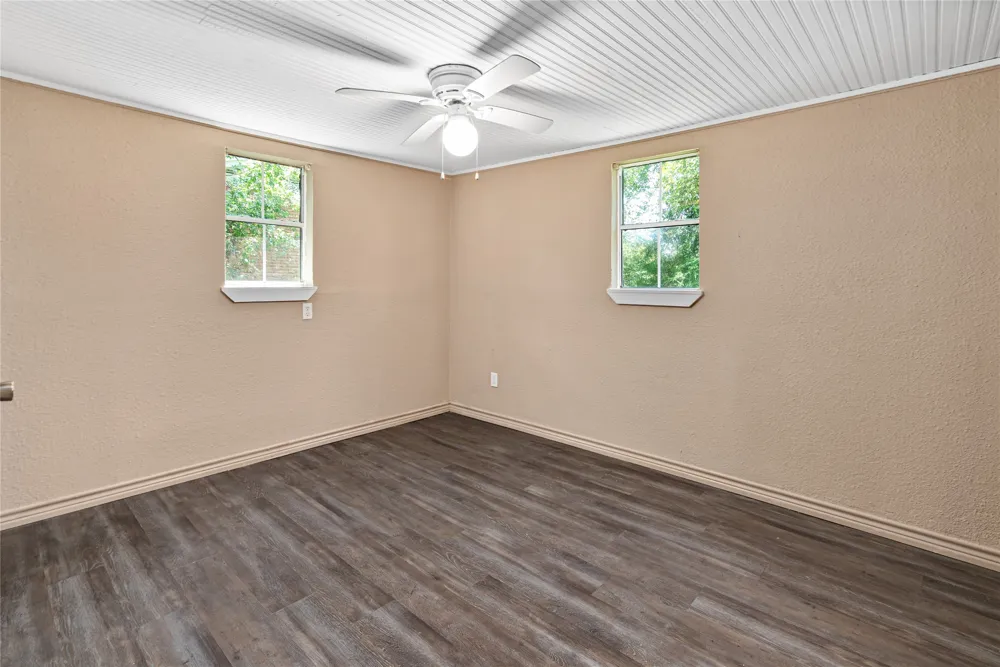 405 Walker Street Eustace, TX 75124
